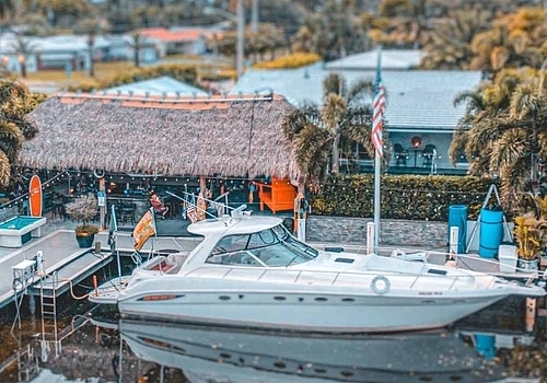 Should You Book a Daytime or Evening Yacht Charter in Boca Raton?