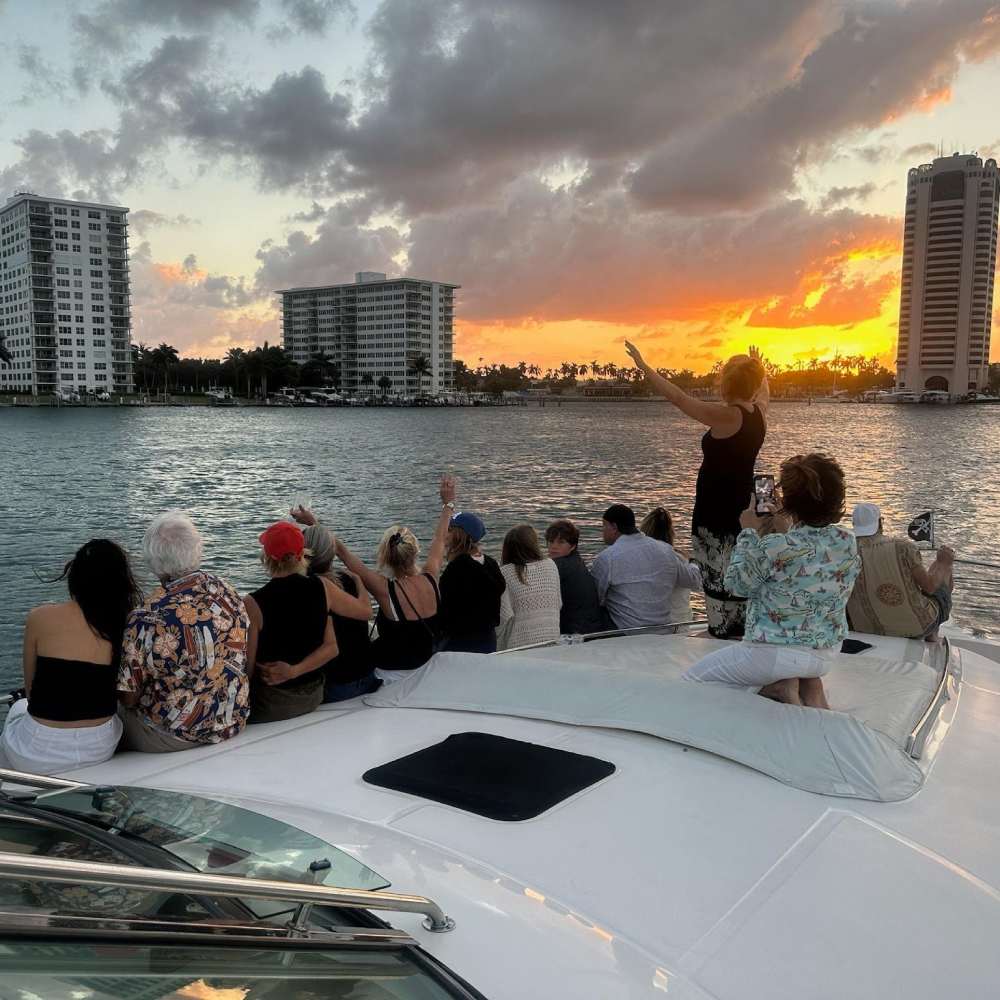 Customizing a yacht charter in Boca Raton for your group with tailored experiences and amenities